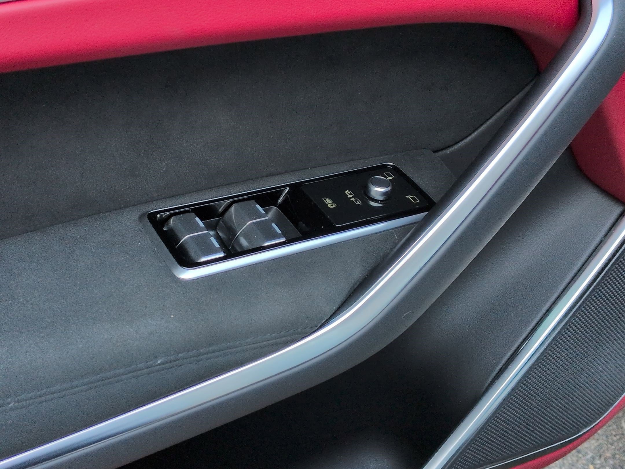 Used 2024 Jaguar F-PACE SVR image 13