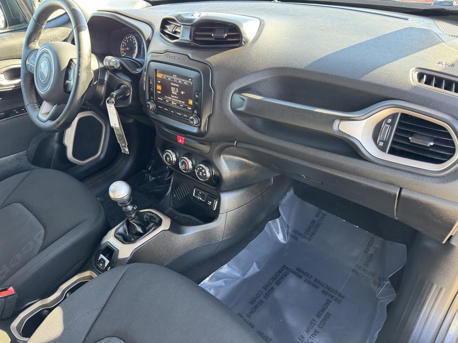 Used 2016 Jeep Renegade Latitude image 7