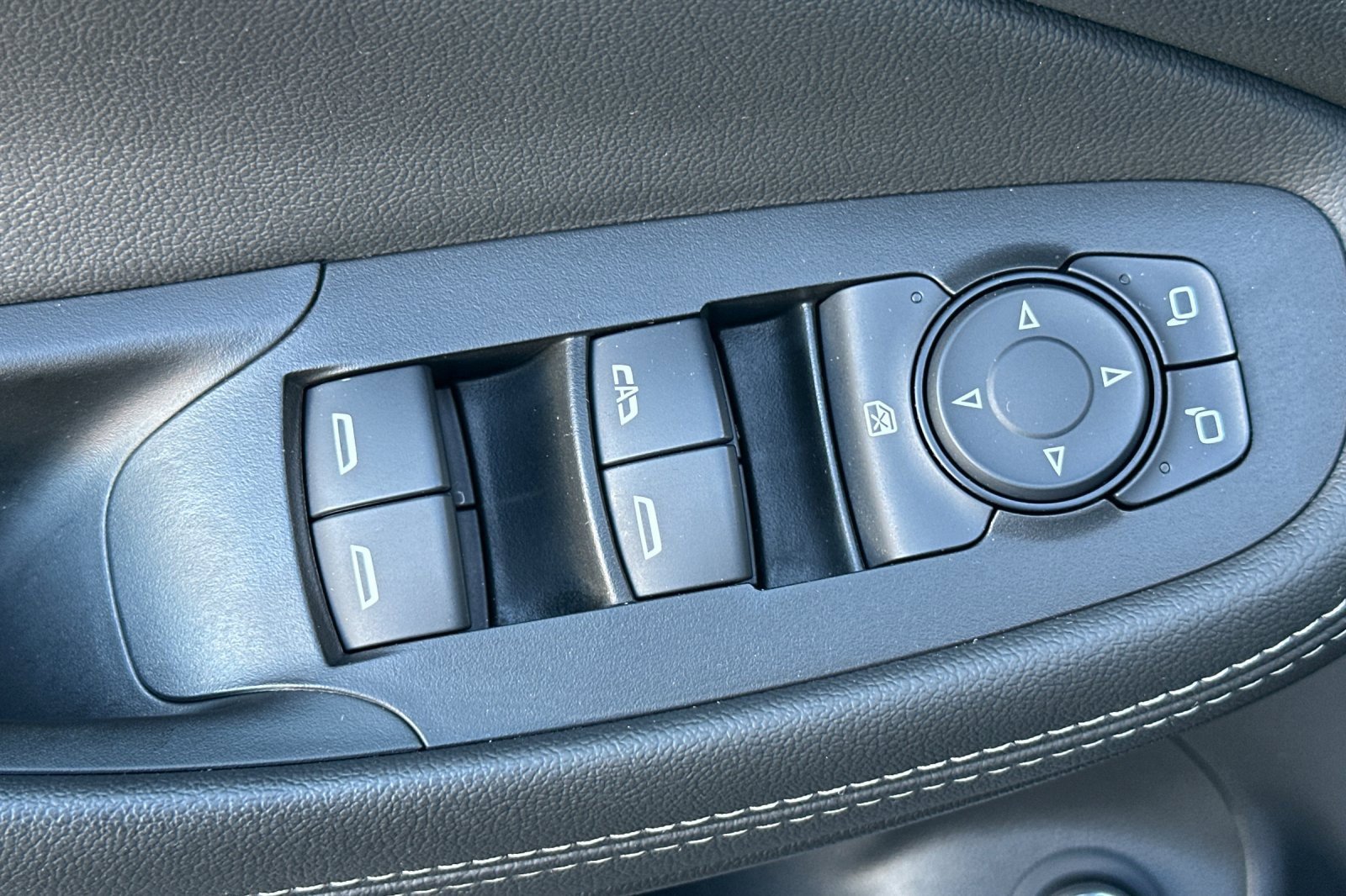 Used 2023 Buick Encore GX Select w/ Sport Touring Package image 12