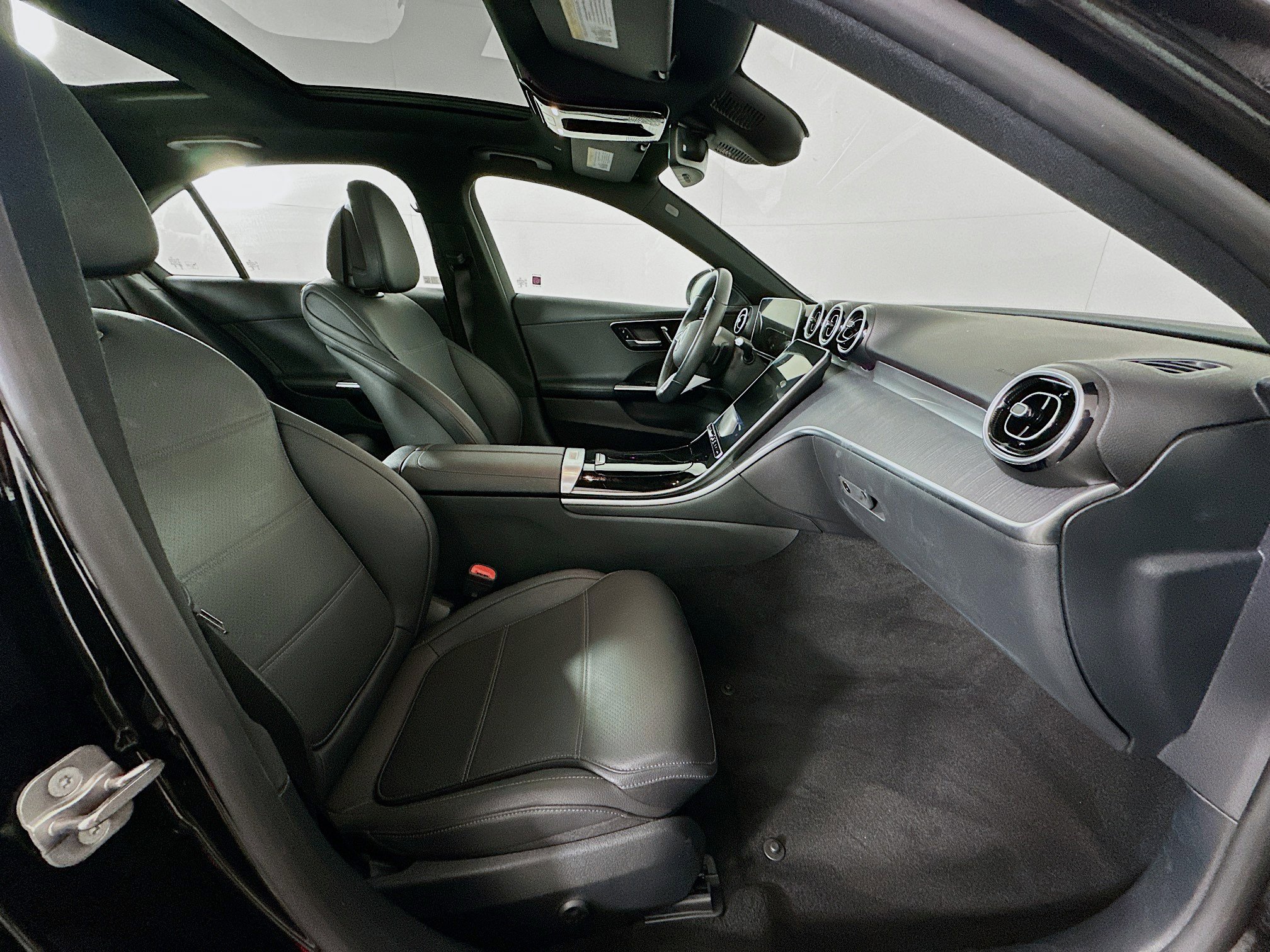 Used 2025 Mercedes-Benz C 300 4MATIC Sedan image 31