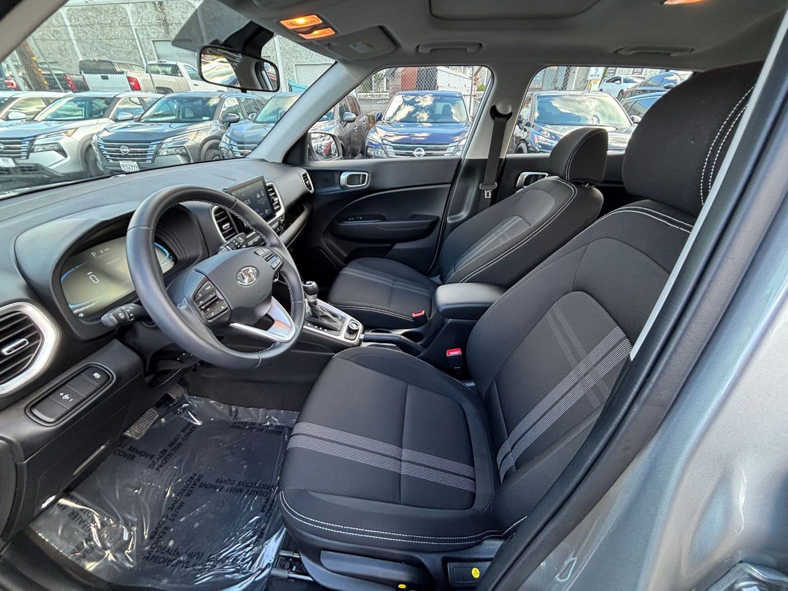 Used 2025 Hyundai Venue SEL FWD image 25