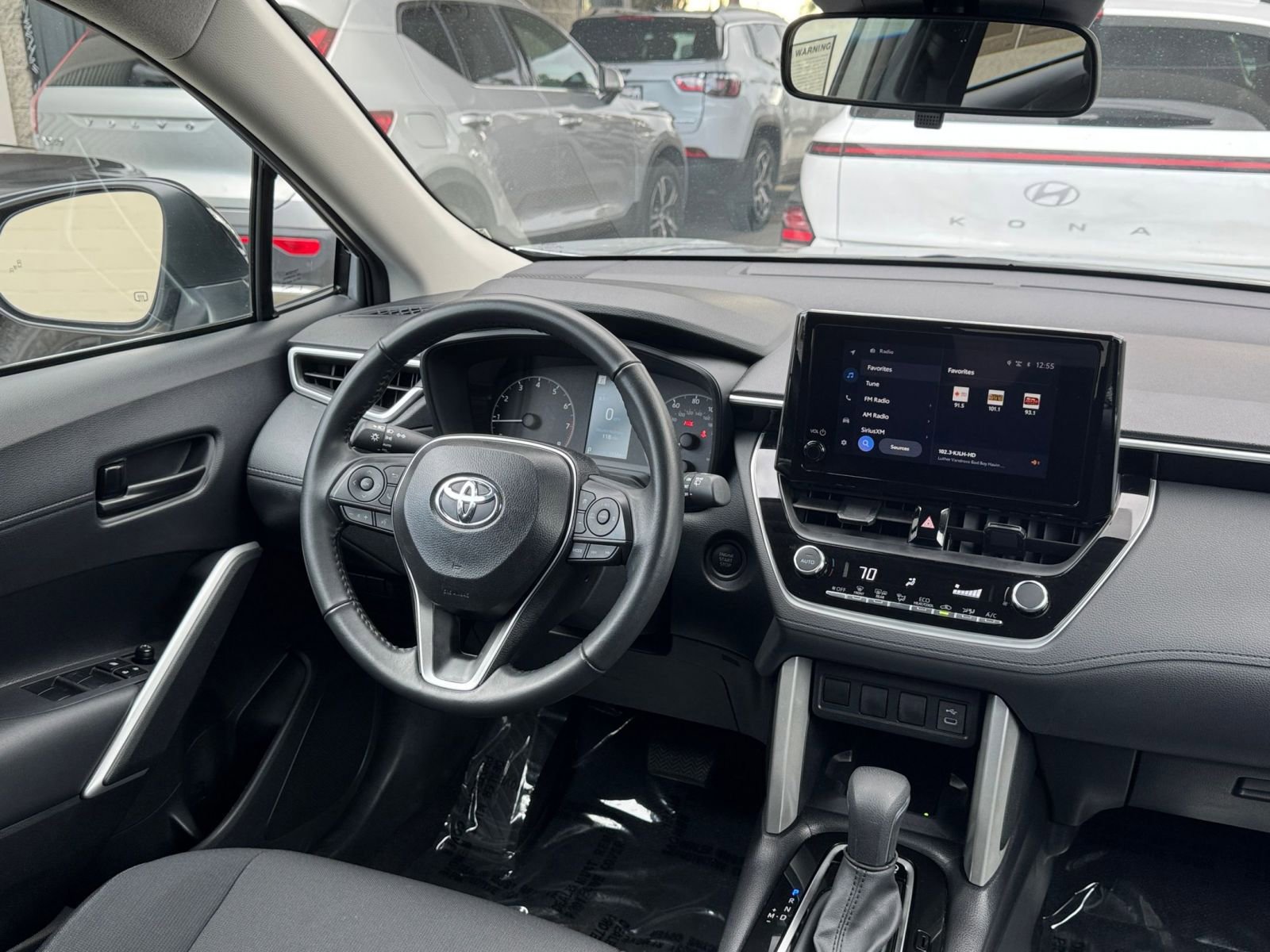 Used 2025 Toyota Corolla Cross LE image 33