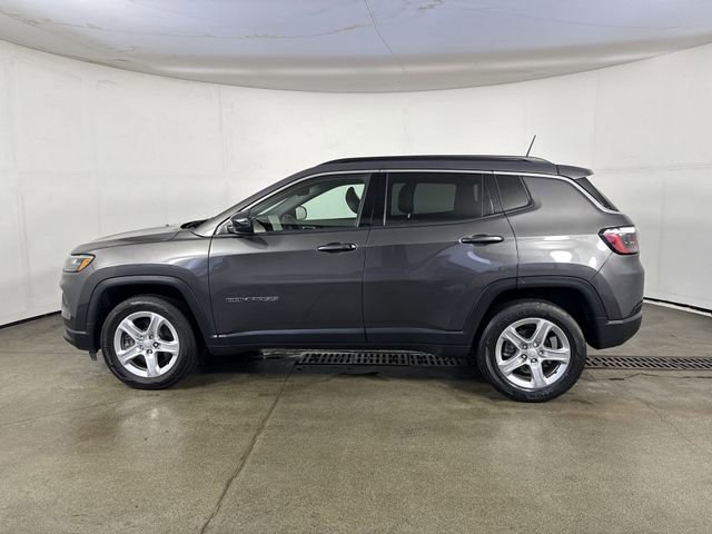Used 2023 Jeep Compass Latitude w/ Sun and Sound Group AWD/4WD image 30