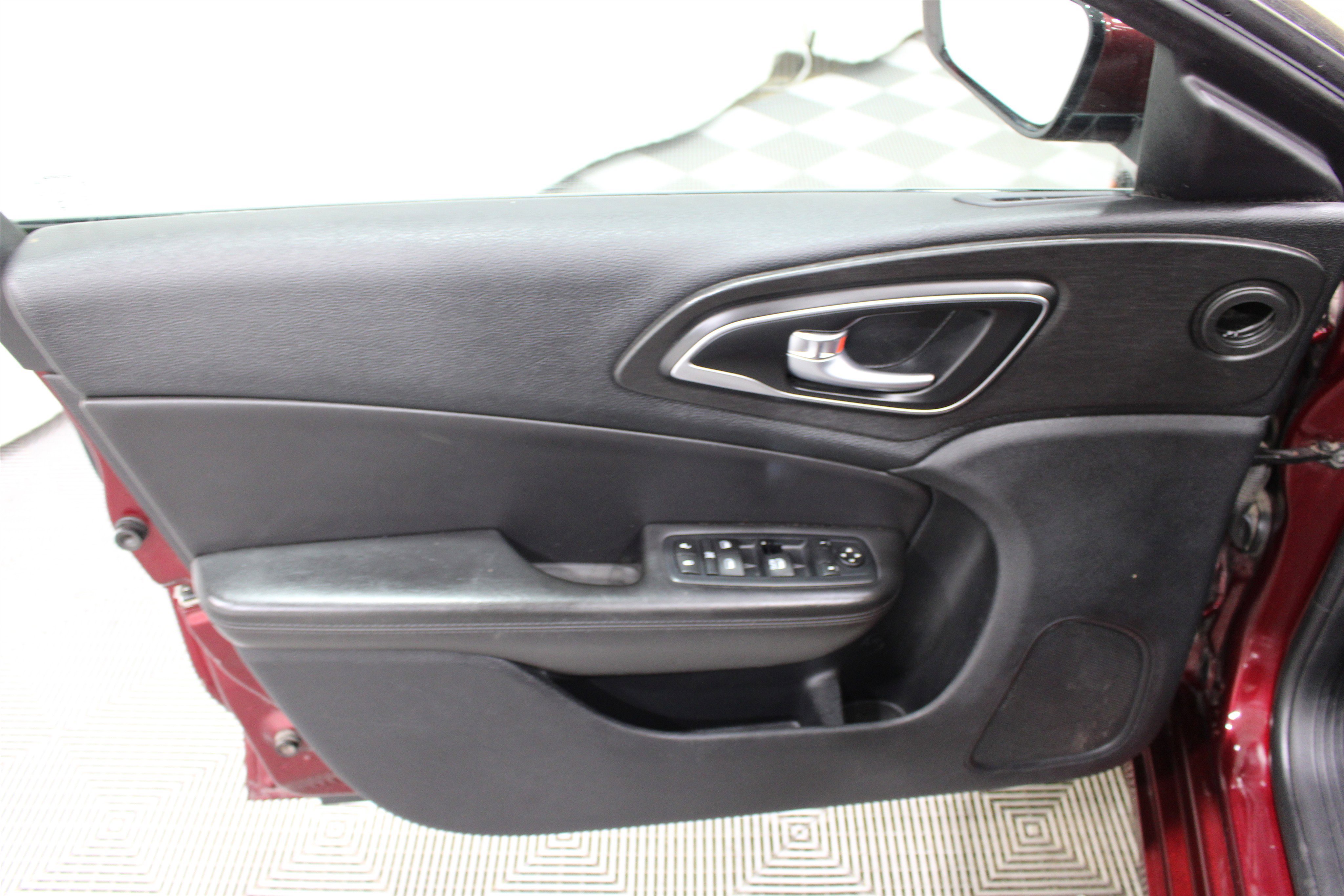 Used 2017 Chrysler 200 Limited Platinum FWD image 5