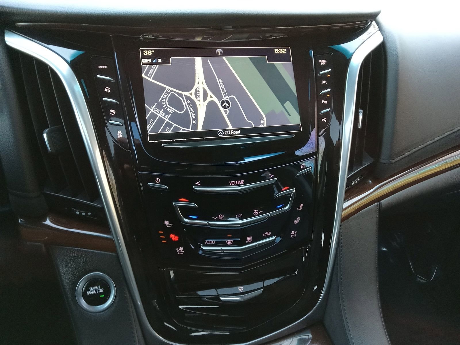 Used 2020 Cadillac Escalade Luxury w/ LPO, Radiant Package image 15