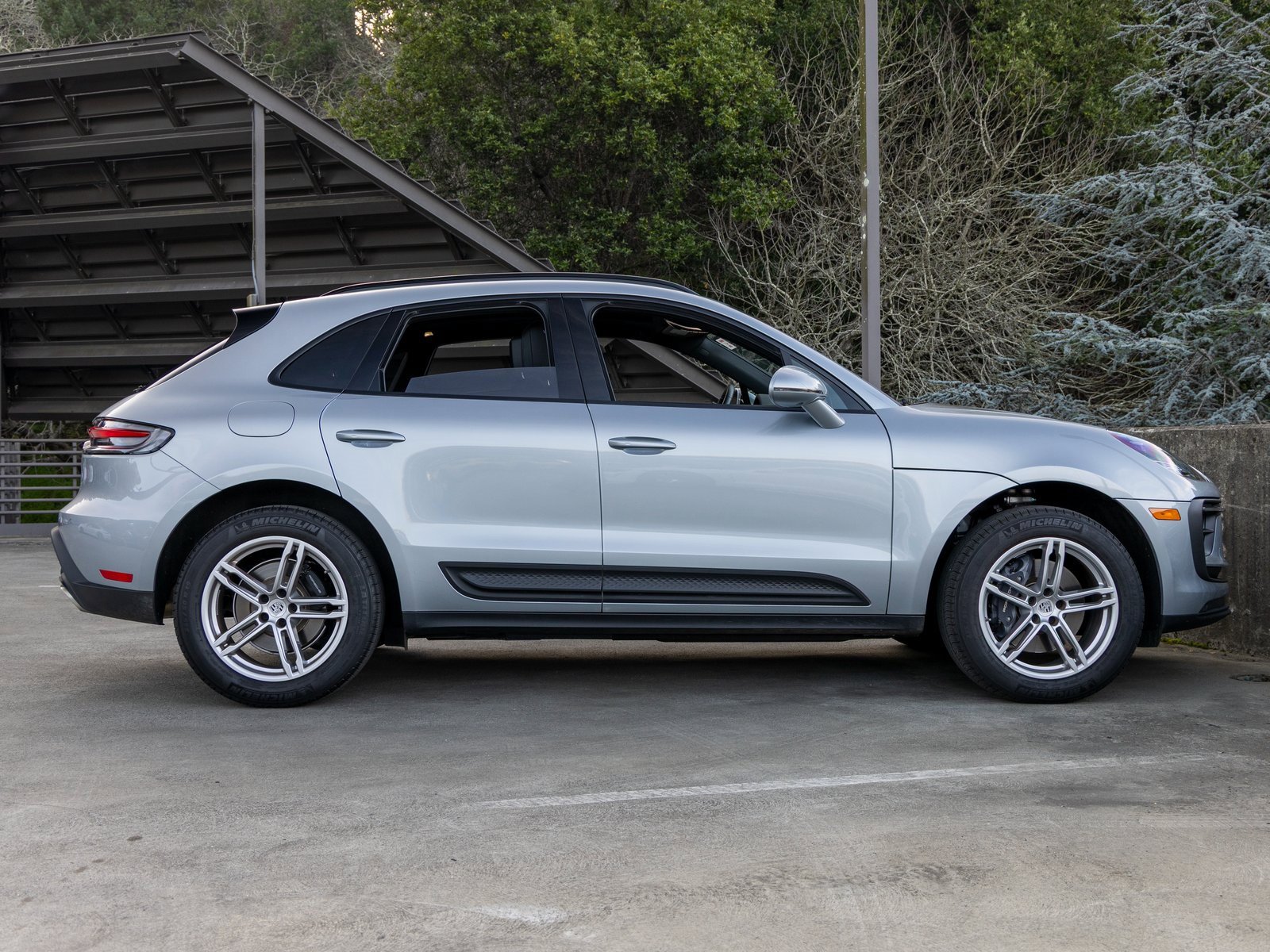 Certified 2025 Porsche Macan image 12