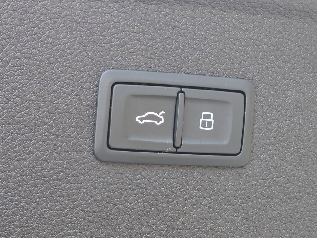Used 2018 Audi Q5 Prestige w/ Prestige Package AWD/4WD image 17