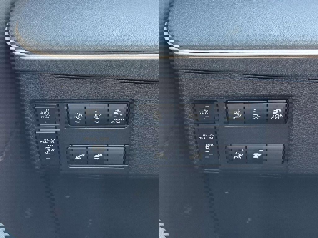 New 2026 Nissan Leaf Platinum+ w/ Floor Mat Package (Platinum+) image 22