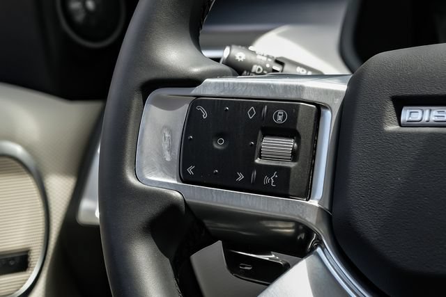 Used 2025 Land Rover Discovery Dynamic SE AWD/4WD image 21