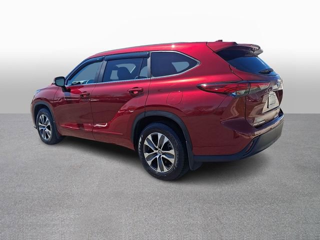 Used 2023 Toyota Highlander XLE image 6