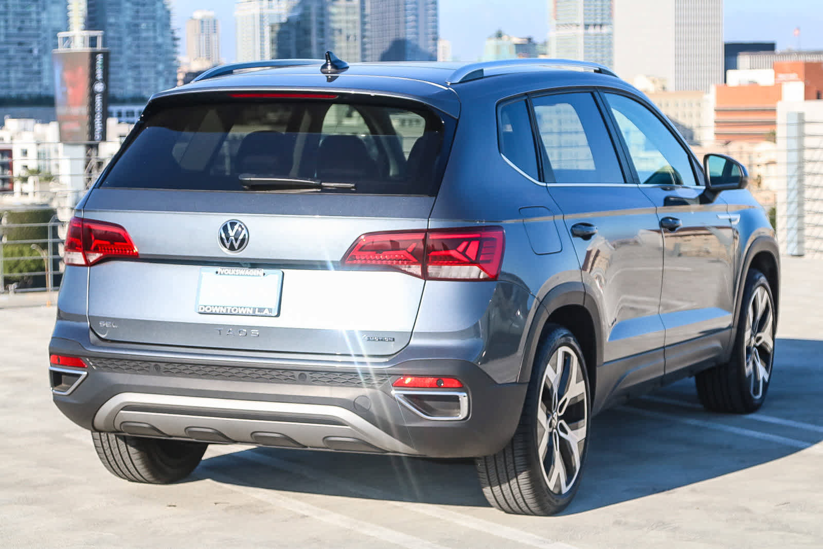 Used 2022 Volkswagen Taos SEL image 6