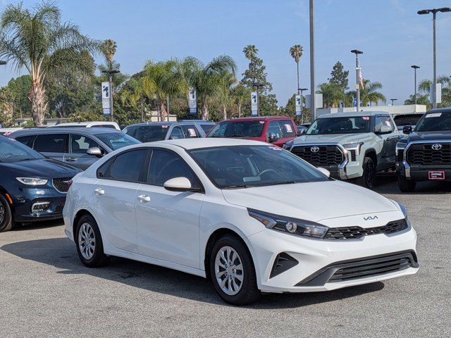 Used 2023 Kia Forte LX image 3