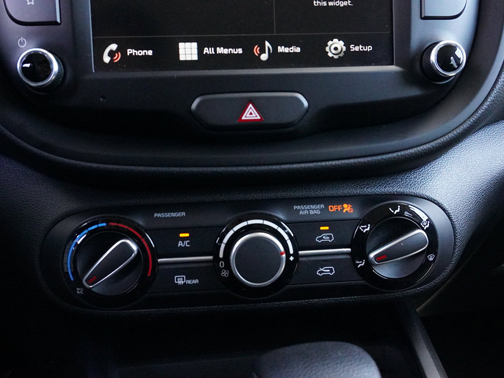 Used 2025 Kia Soul LX w/ LX Technology Package FWD image 45