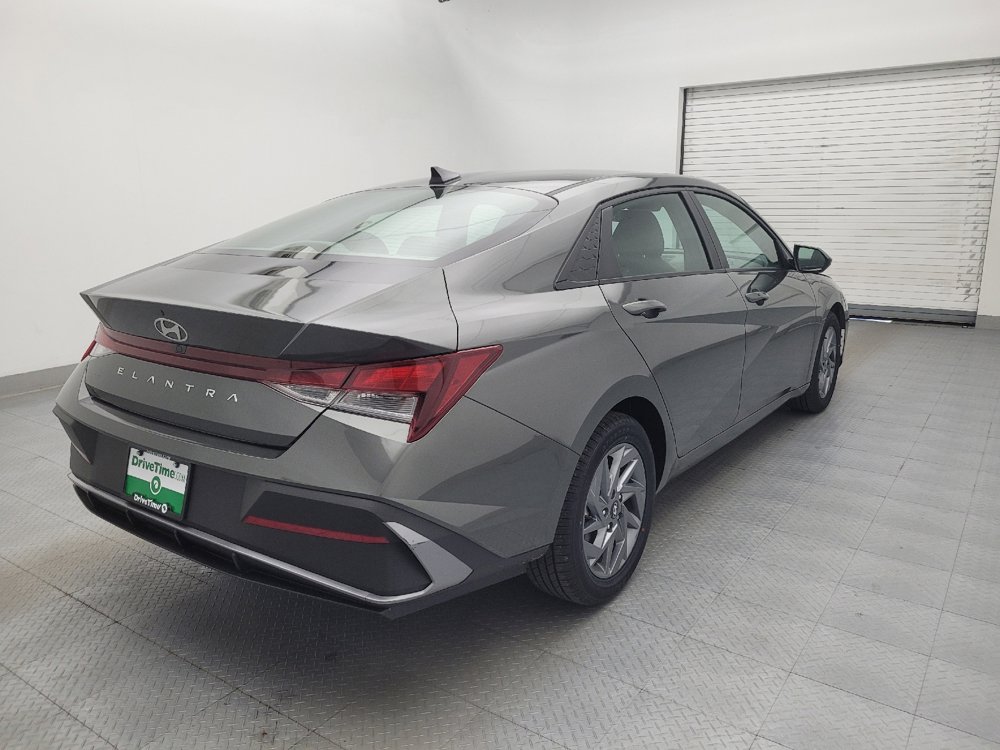 Used 2024 Hyundai Elantra SEL FWD image 9