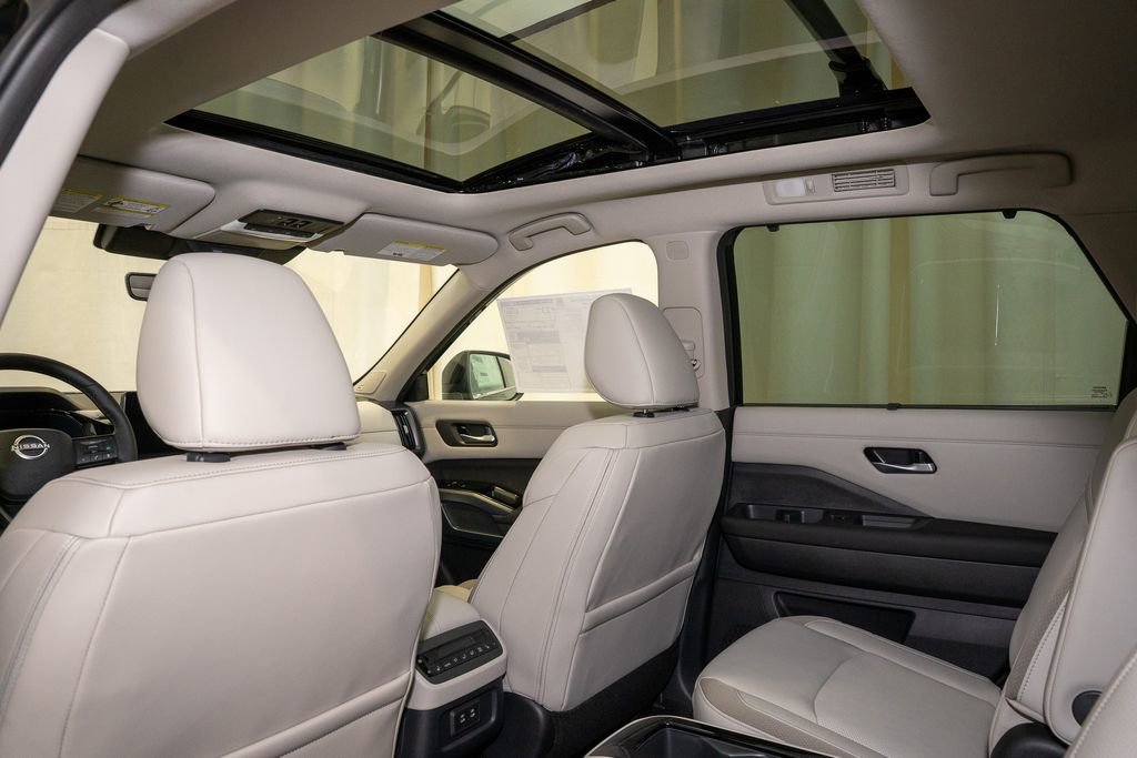 New 2026 Nissan Pathfinder SL w/ SL Premium Package image 12