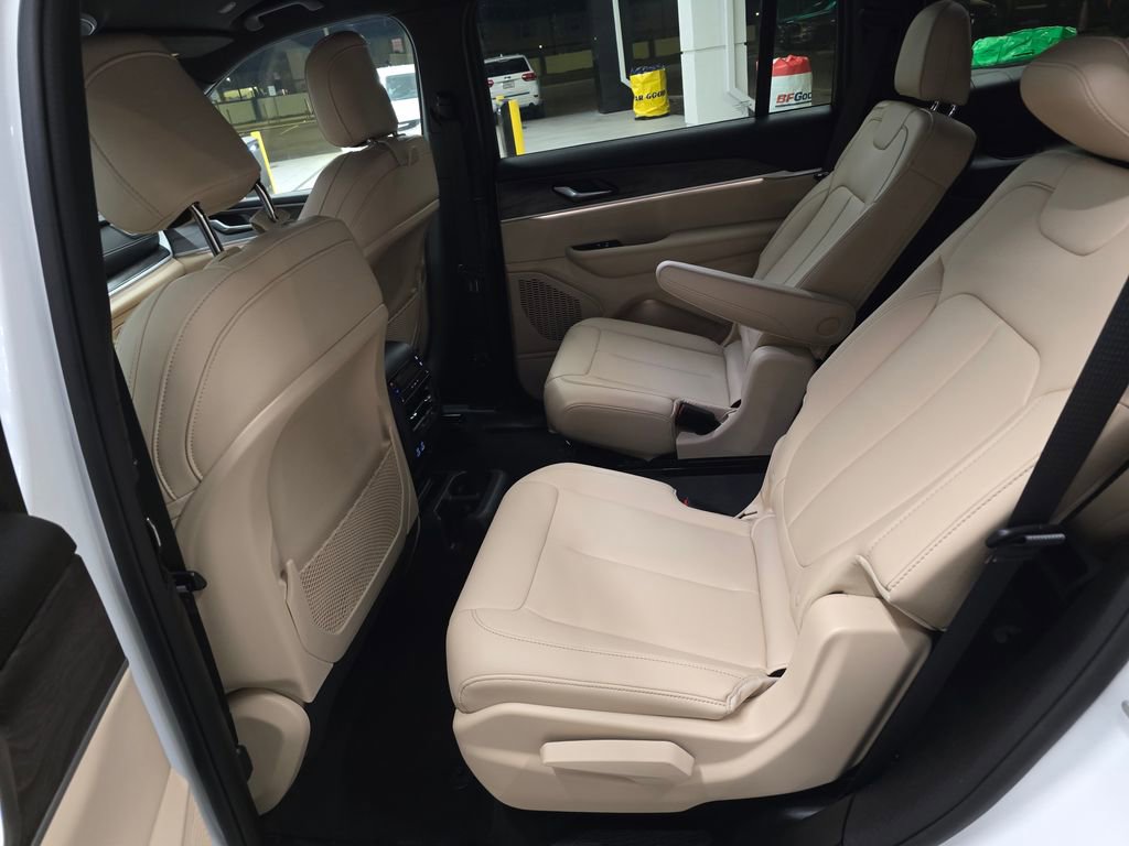 Certified 2024 Jeep Grand Cherokee L Limited AWD/4WD image 31