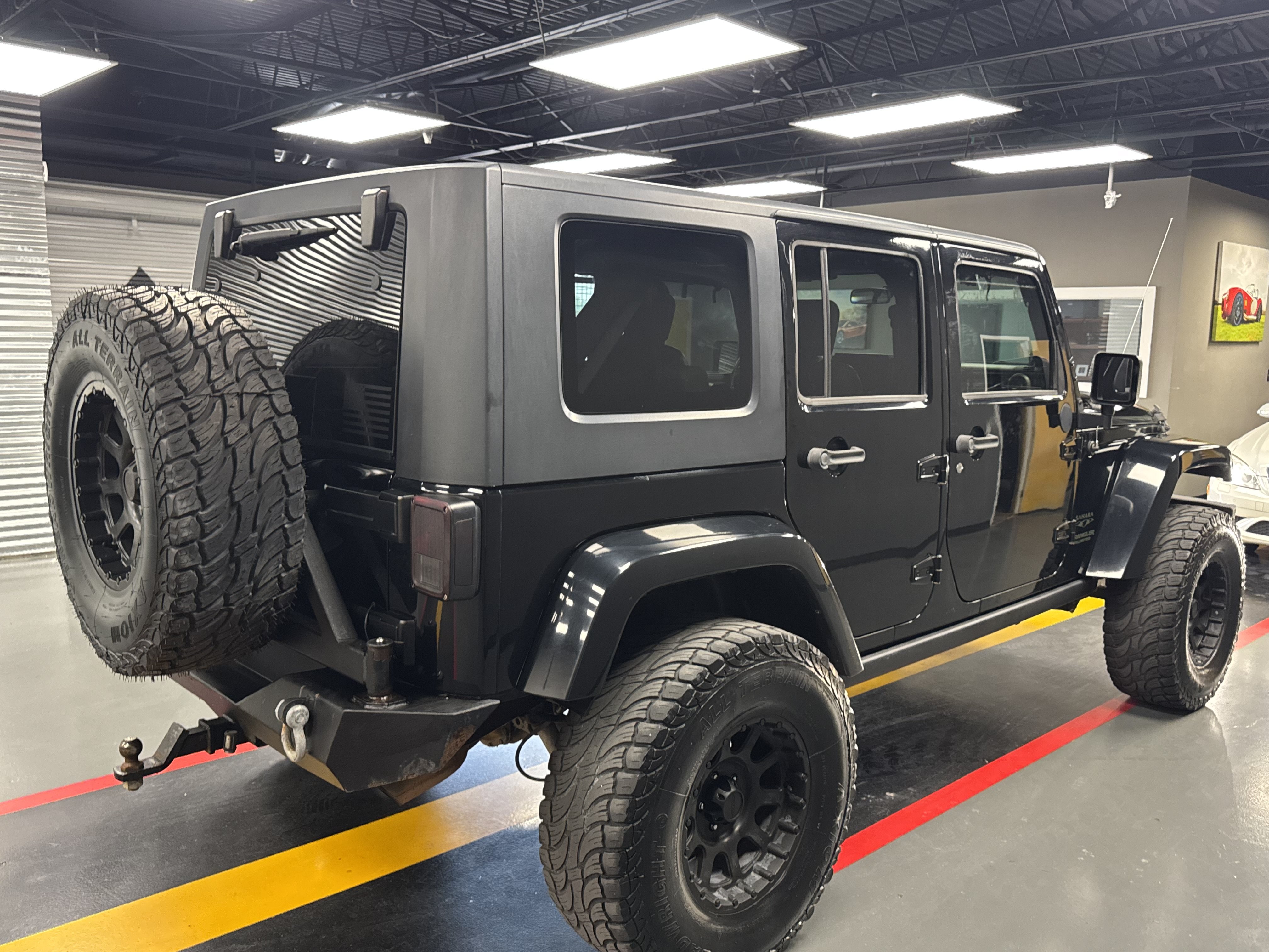 Used 2010 Jeep Wrangler Unlimited Sahara AWD/4WD image 5