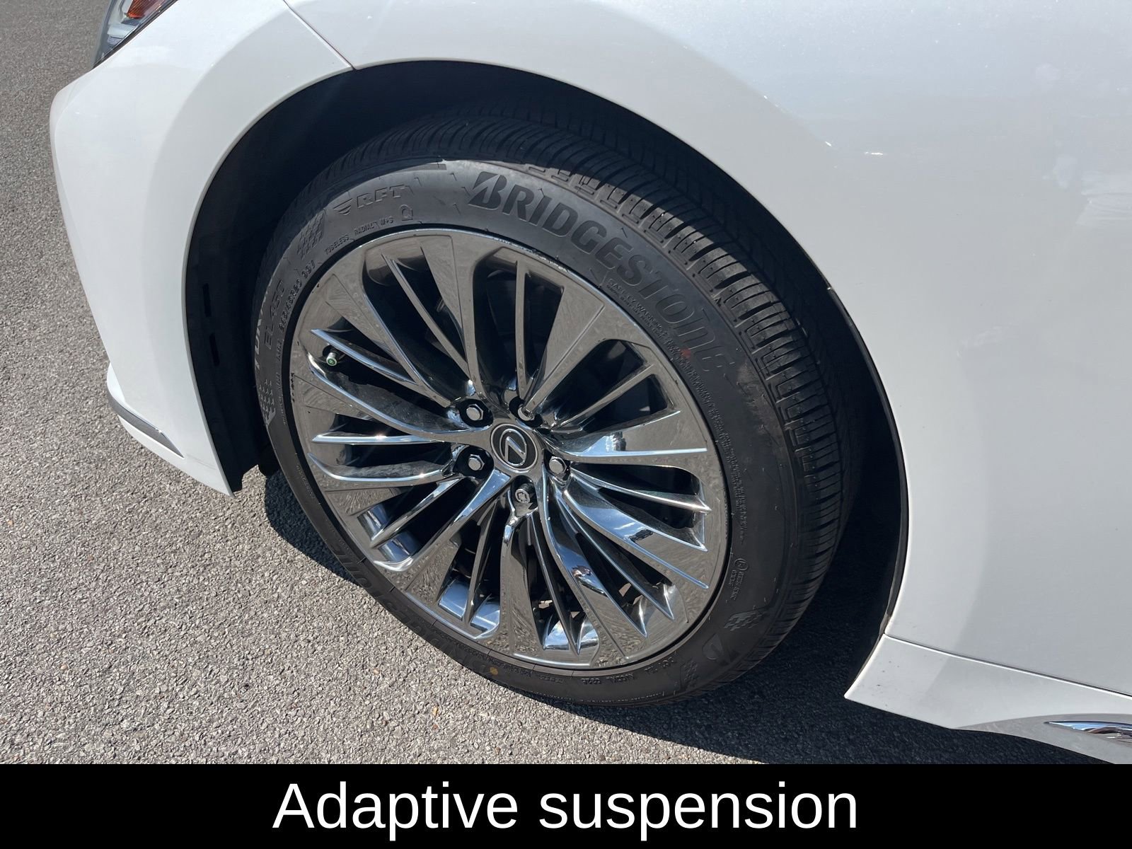 Used 2022 Lexus LS 500 w/ Accessory Package (Z2) RWD image 10