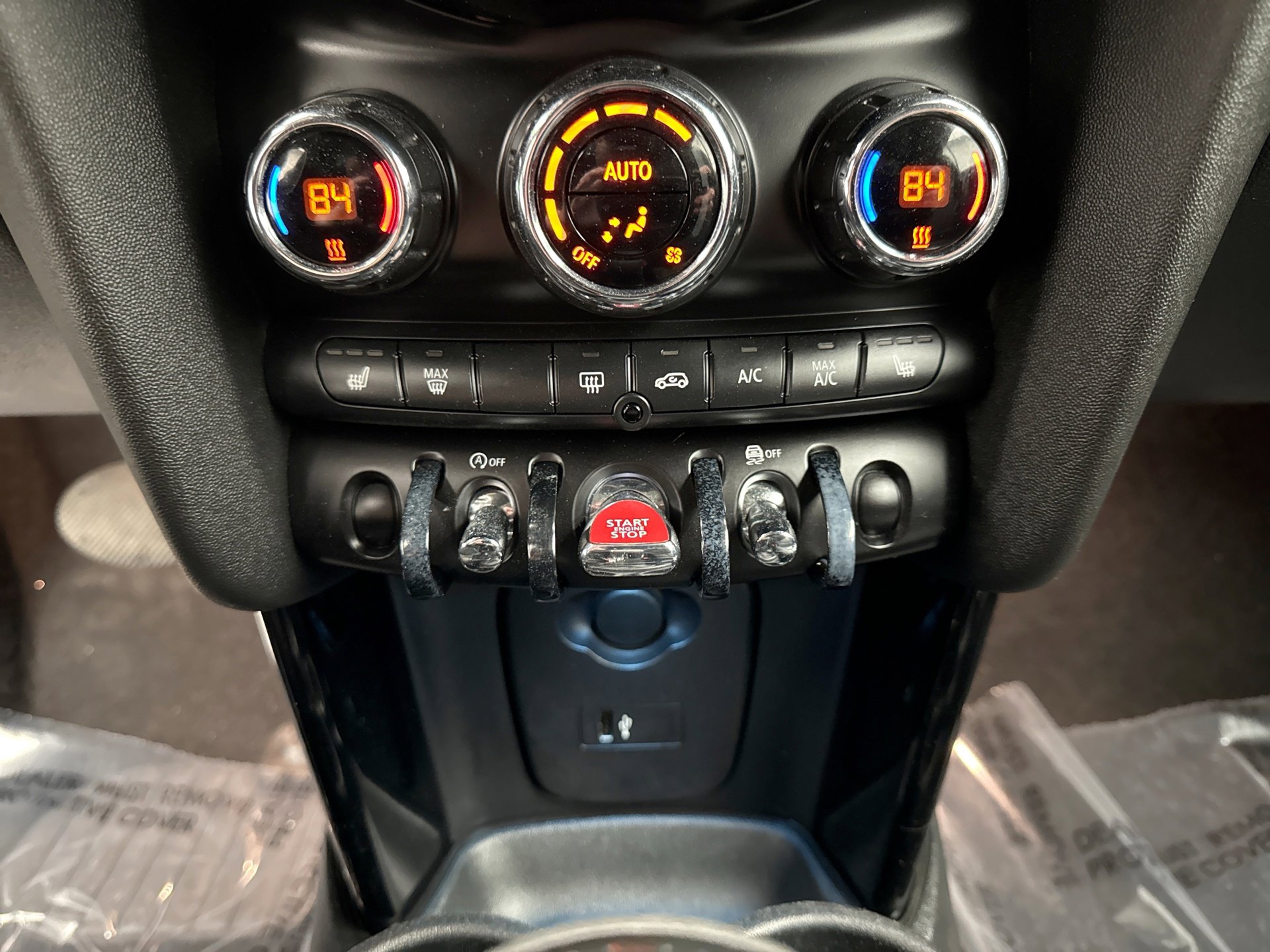 Used 2024 MINI Cooper SIGNATURE image 17