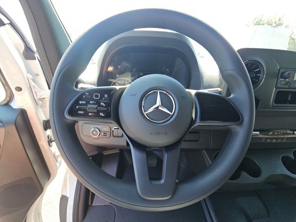 New 2024 Mercedes-Benz Sprinter 144 Cargo image 20