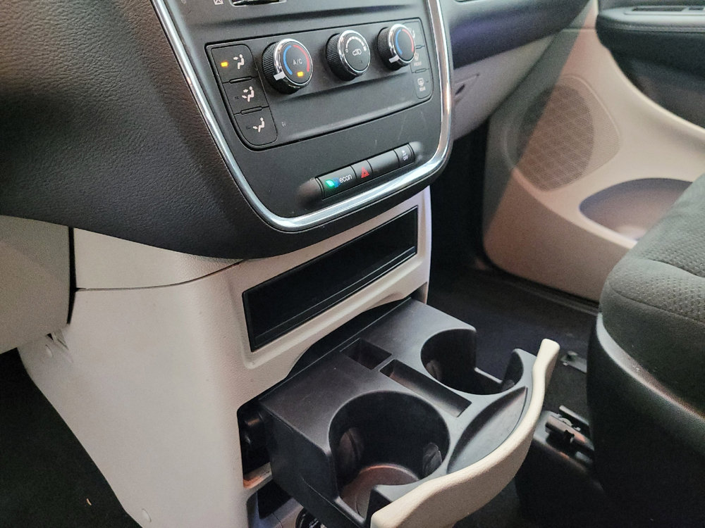 Used 2016 Dodge Grand Caravan American Value Package w/ UConnect Hands-Free Group image 26