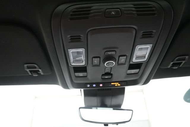 Used 2025 Chevrolet Tahoe High Country AWD/4WD image 12