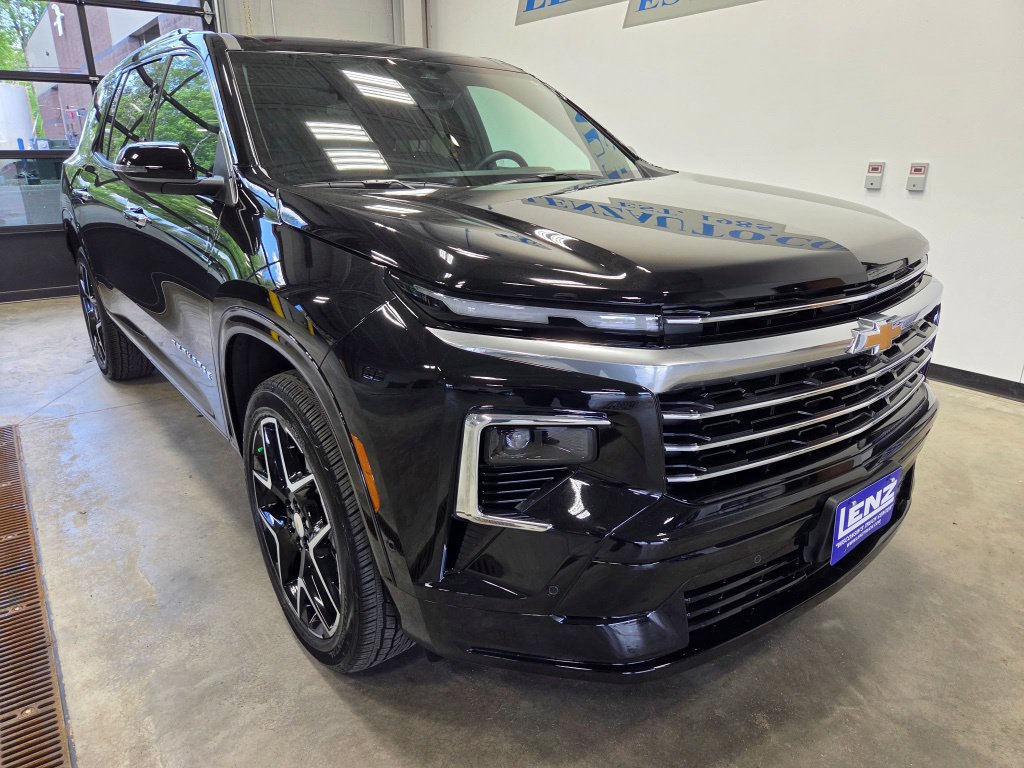 Used 2026 Chevrolet Traverse High Country w/ LPO, Floor Liner Package AWD/4WD image 2