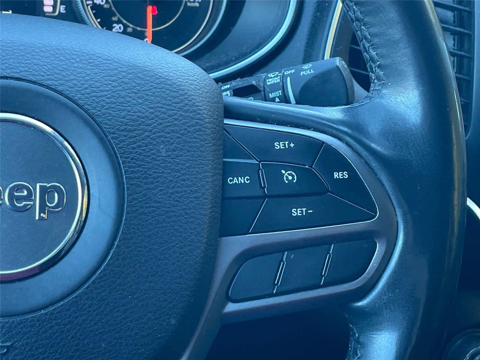 Used 2019 Jeep Cherokee Latitude Plus w/ Cold Weather Group AWD/4WD image 20