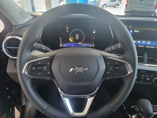 New 2026 Chevrolet Trax LT w/ Sunroof Package FWD image 18