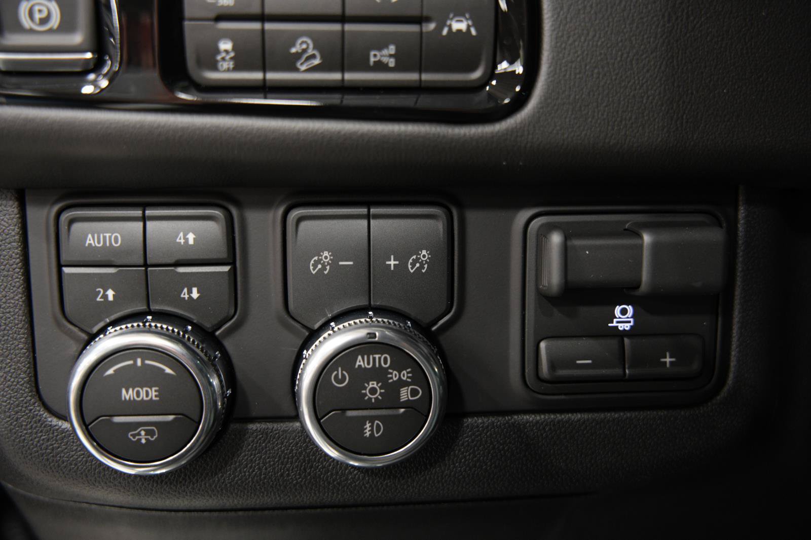 New 2026 GMC Yukon XL AT4 w/ AT4 Premium Plus Package AWD/4WD image 36