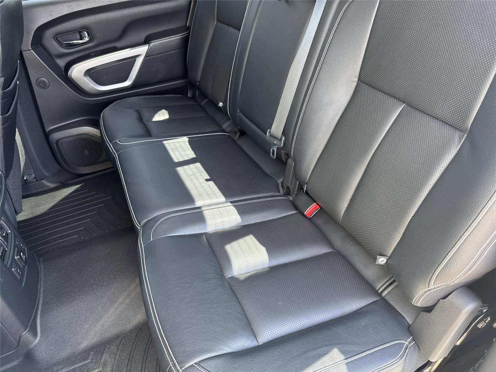 Used 2018 Nissan Titan PRO-4X w/ Pro-4x Convenience Package AWD/4WD image 31