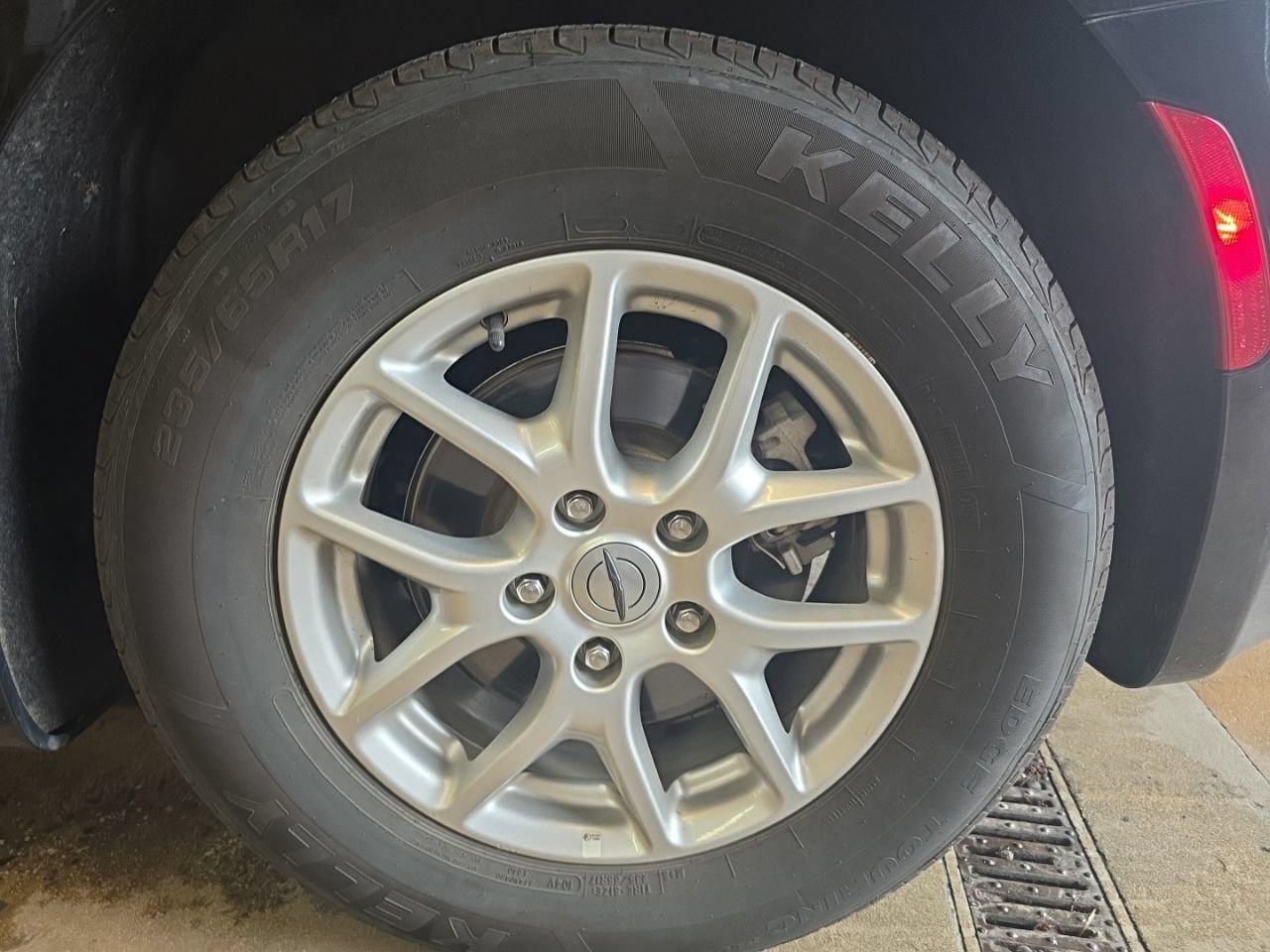 Used 2024 Chrysler Pacifica Touring-L FWD image 34