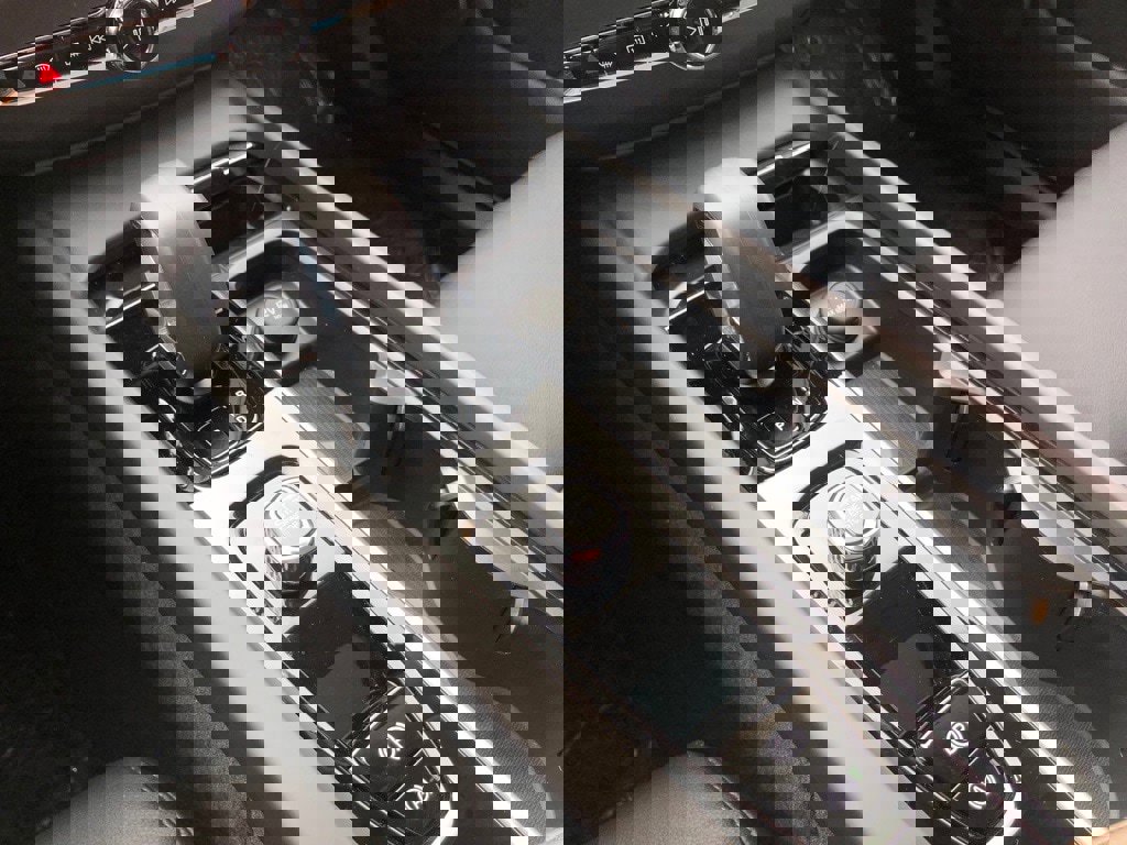 New 2025 Volvo XC60 B5 Core w/ Protection Package Premier image 25