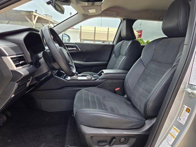 Used 2025 Mitsubishi Outlander SE AWD/4WD image 24