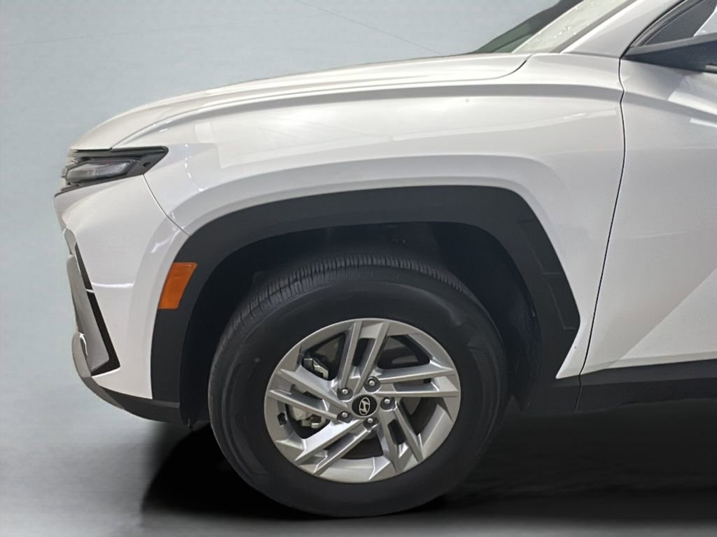 Certified 2025 Hyundai Tucson SE image 3