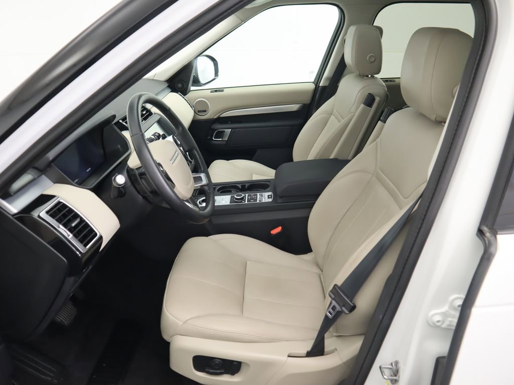Used 2020 Land Rover Discovery Landmark image 19