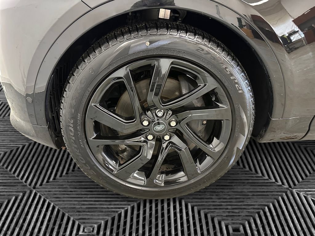 Used 2024 Land Rover Discovery Dynamic SE image 14