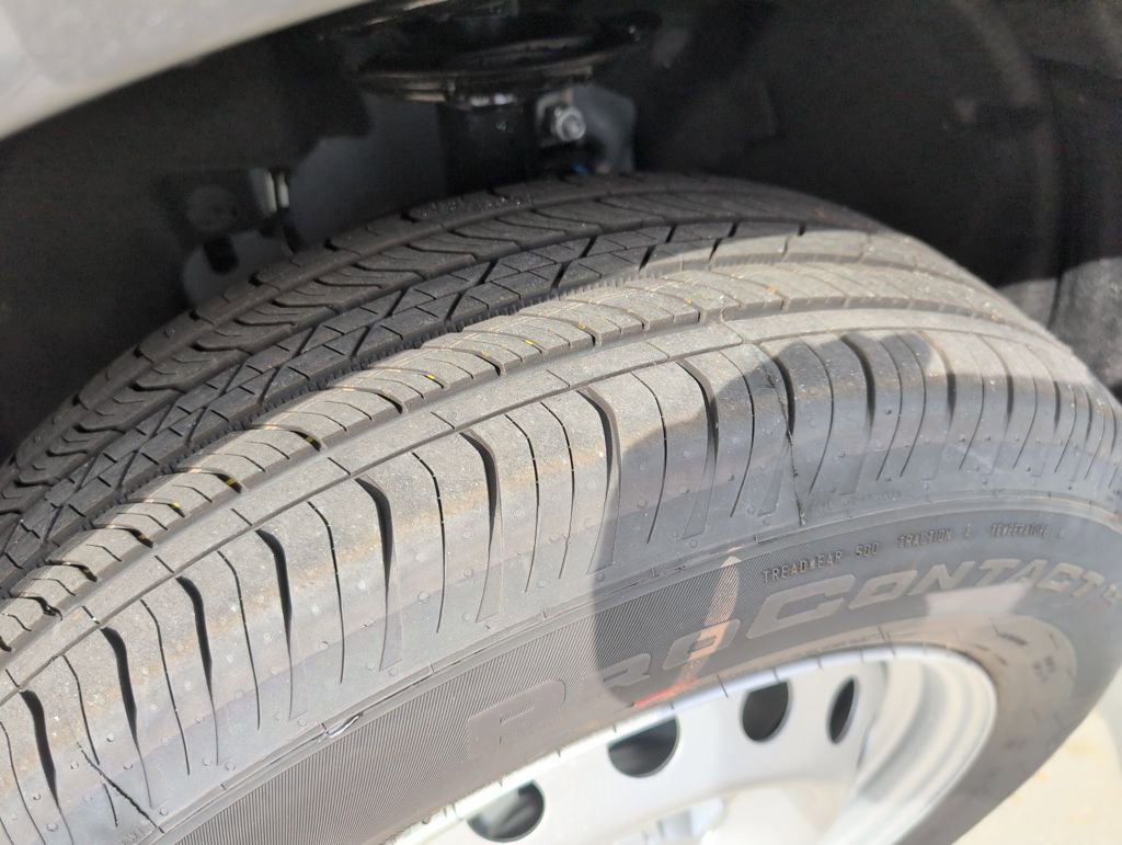 New 2025 Ford Maverick XL w/ Equipment Group 102A image 16