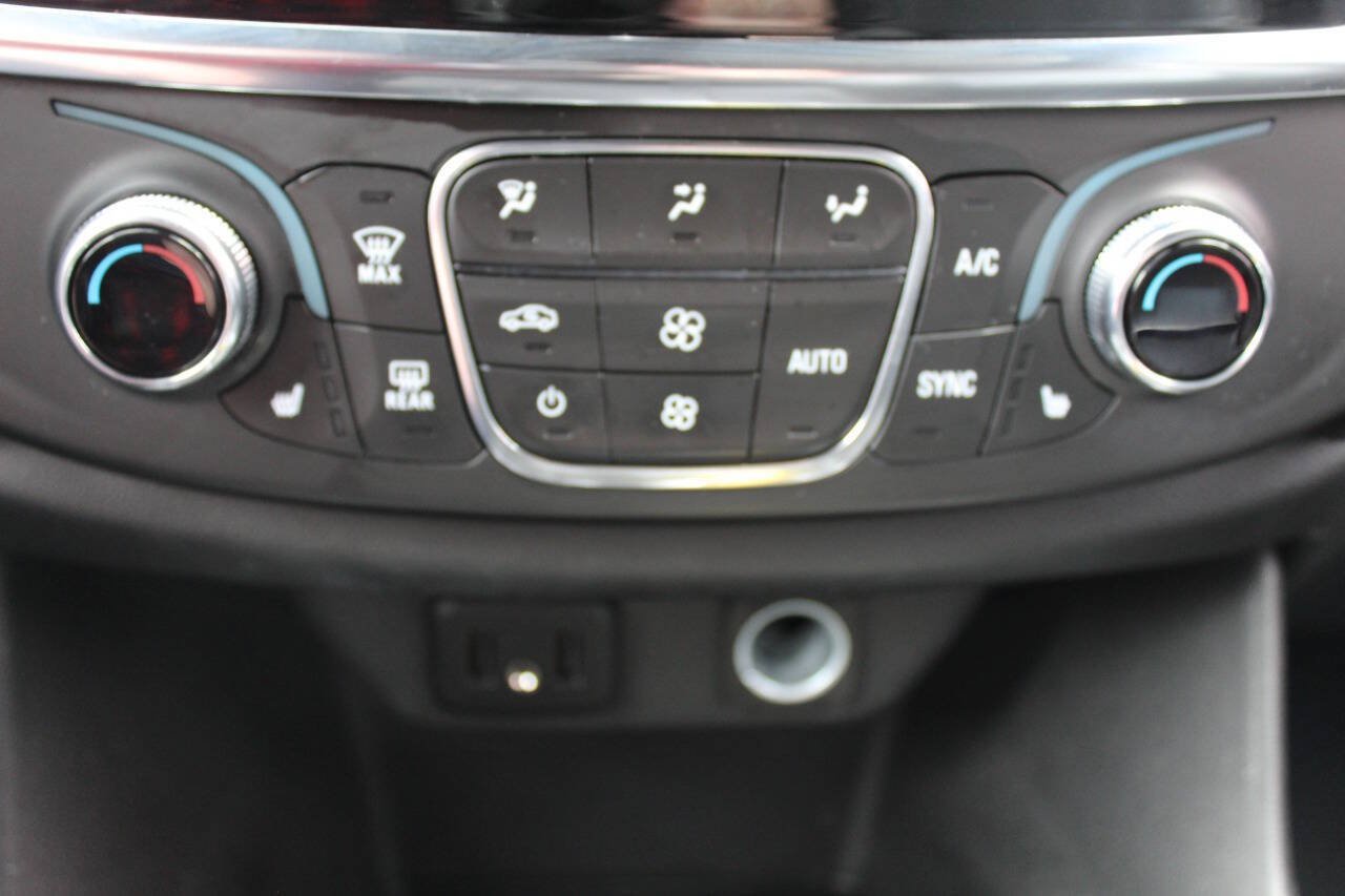 Used 2023 Chevrolet Traverse LT AWD/4WD image 14