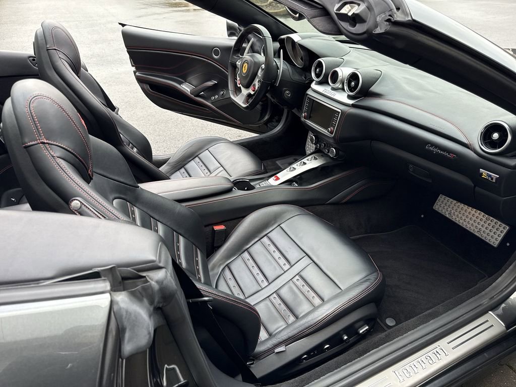 Used 2015 Ferrari California T image 30