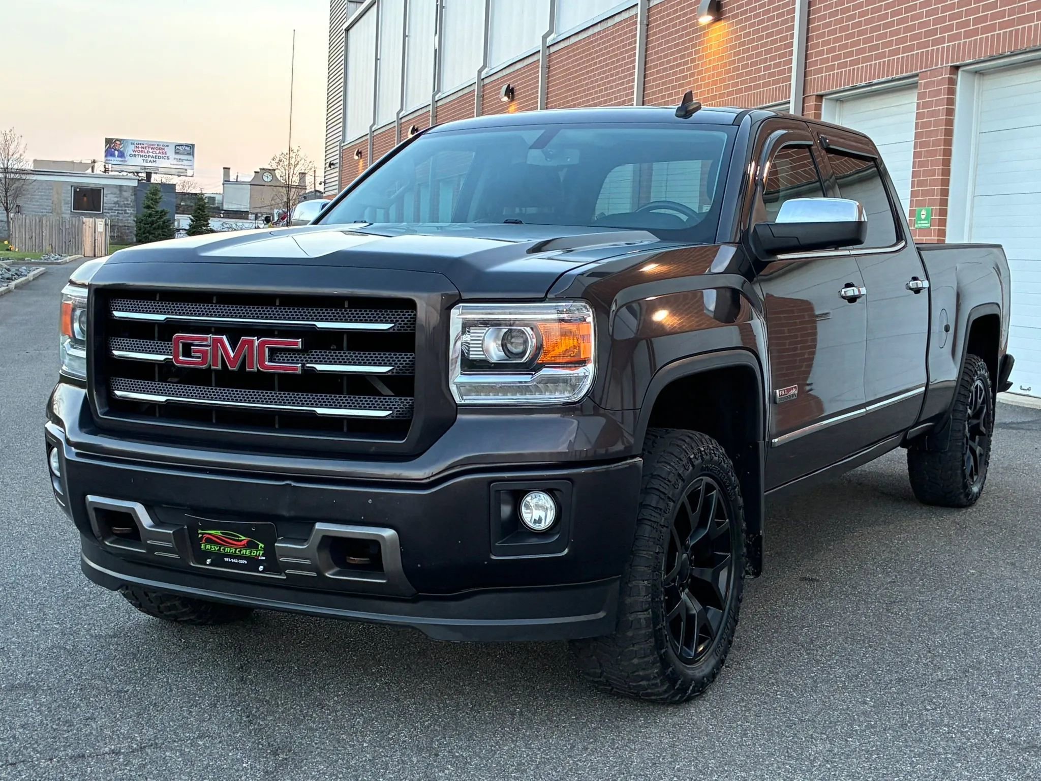 Used 2015 GMC Sierra 1500 SLE image 2