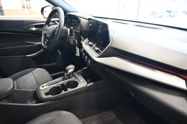 Used 2024 Chevrolet Trax RS w/ Driver Confidence Package FWD image 13
