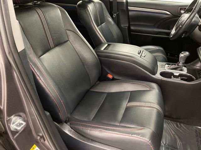Used 2019 Toyota Highlander SE image 41
