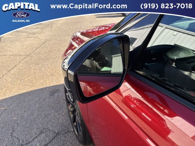 Used 2020 Land Rover Discovery Sport SE R-Dynamic image 12