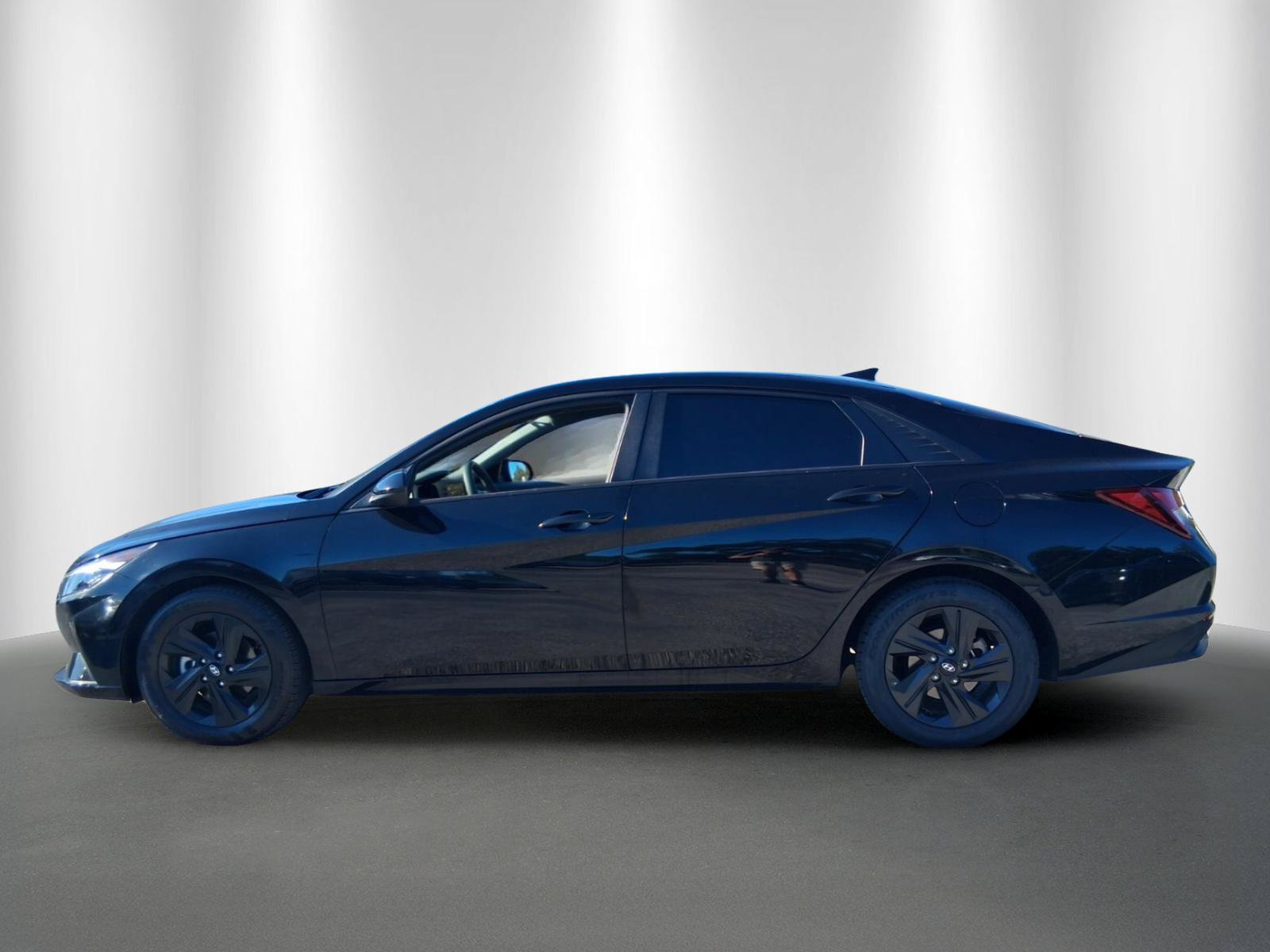 Used 2023 Hyundai Elantra SEL w/ Cargo Package FWD image 4
