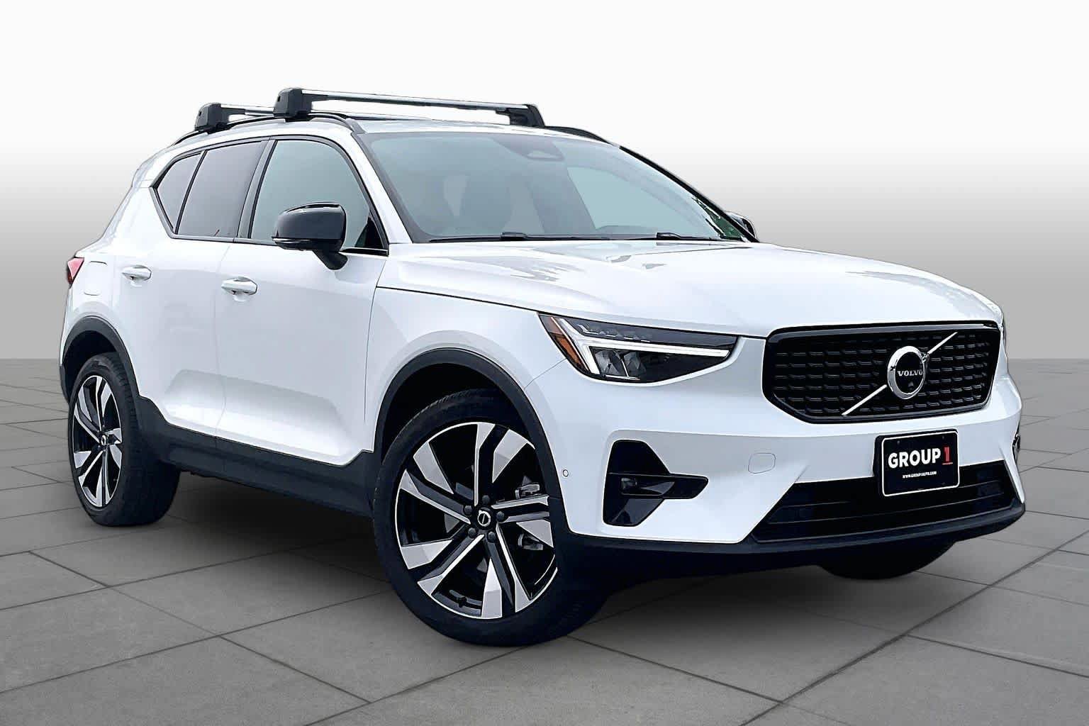 Used 2023 Volvo XC40 B5 Plus AWD/4WD image 2