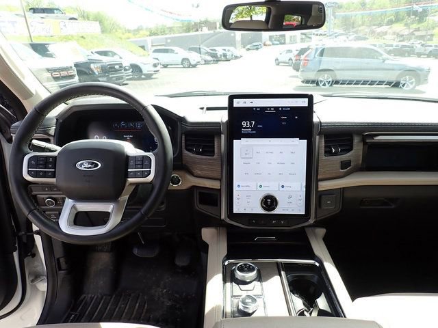 Used 2024 Ford Expedition Limited AWD/4WD image 13