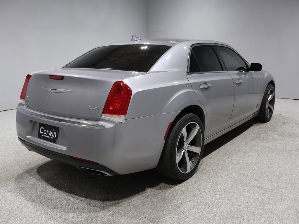 Used 2018 Chrysler 300 Limited image 2