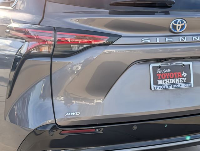 Used 2023 Toyota Sienna Platinum image 8