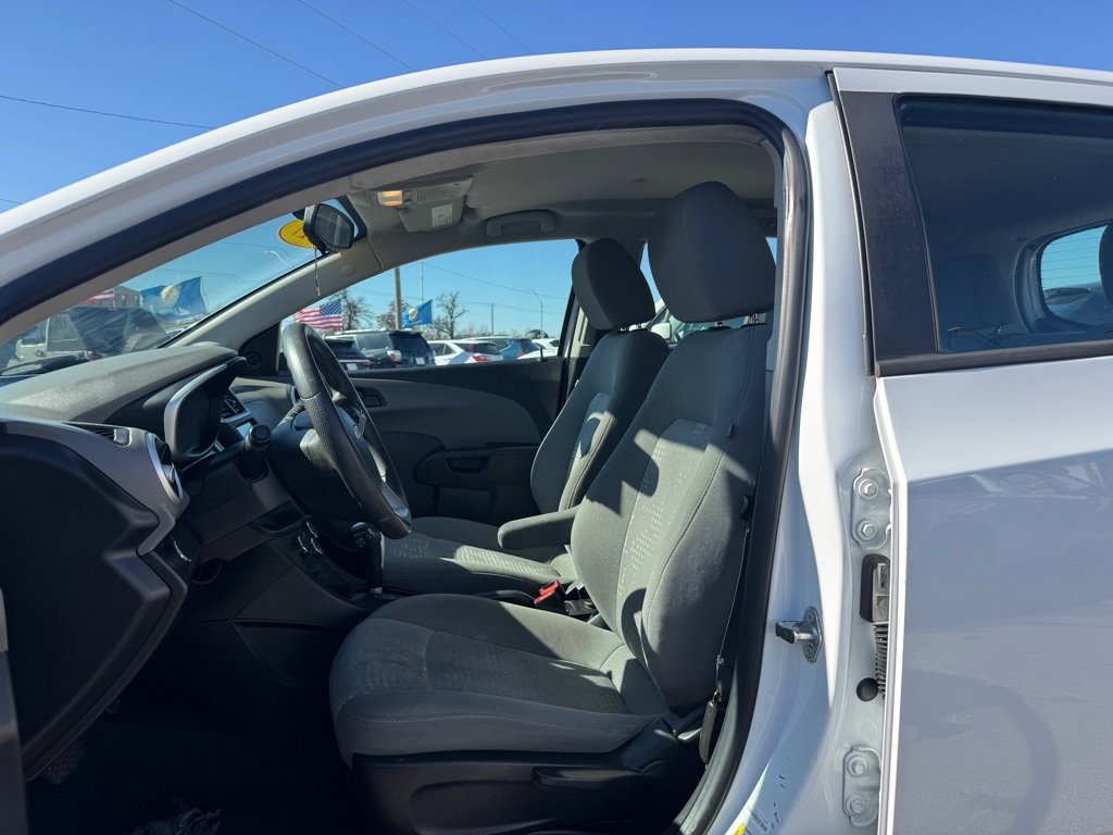 Used 2017 Chevrolet Sonic LT image 9